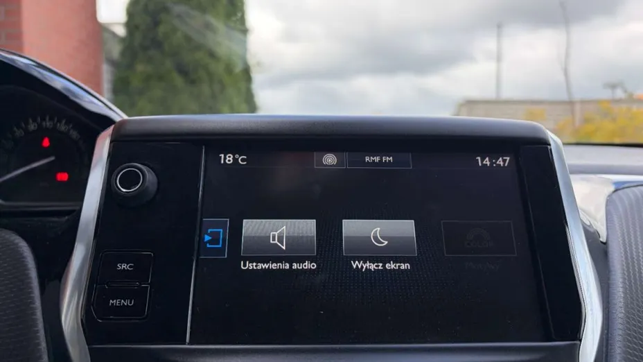 PEUGEOT 208 -