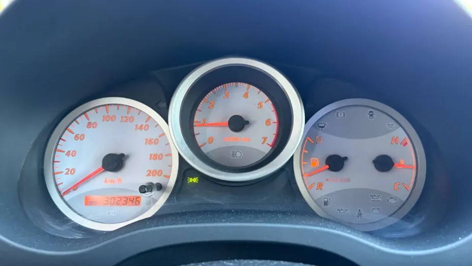 TOYOTA RAV4 -