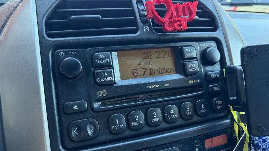 TOYOTA RAV4 -