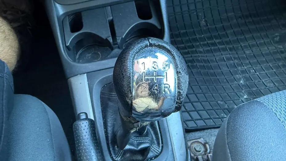 TOYOTA RAV4 -