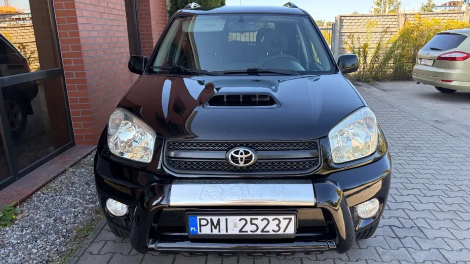 TOYOTA RAV4 -