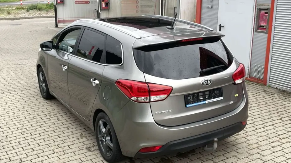 KIA Carens -