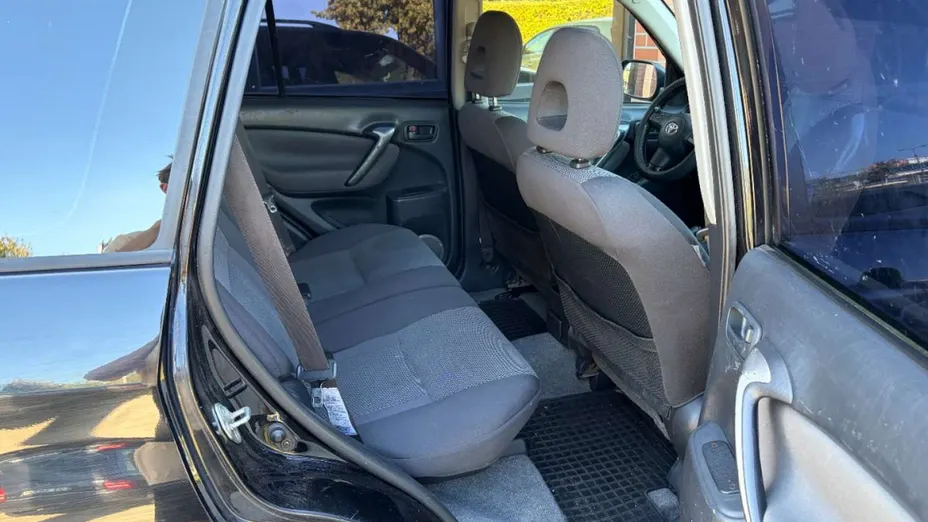 TOYOTA RAV4 -