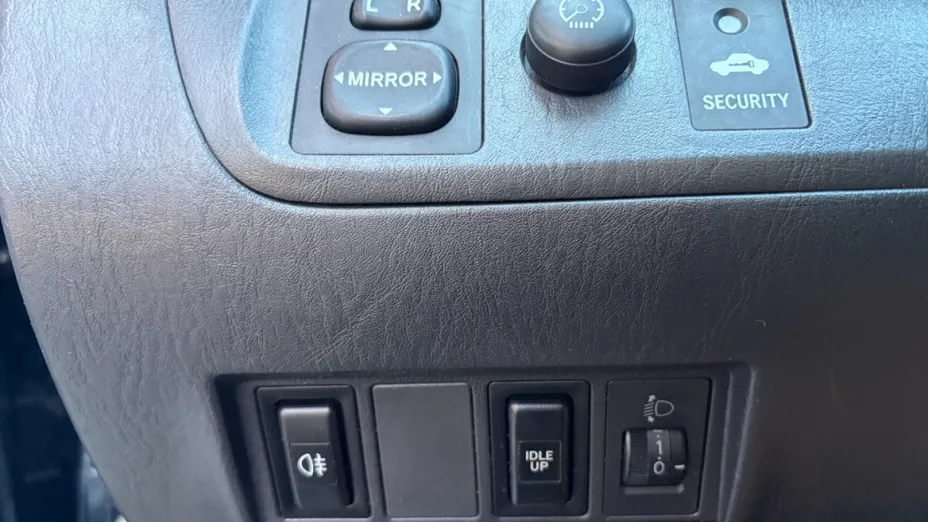 TOYOTA RAV4 -