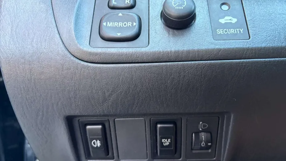 TOYOTA RAV4 -