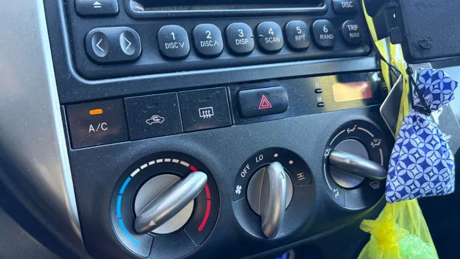 TOYOTA RAV4 -