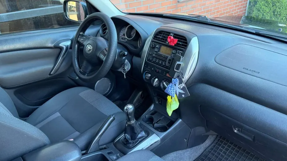 TOYOTA RAV4 -