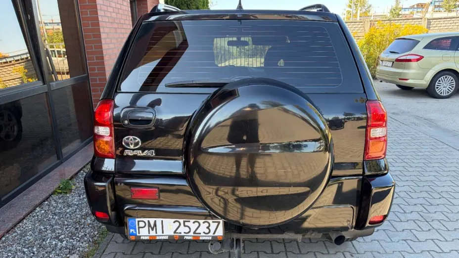TOYOTA RAV4 -