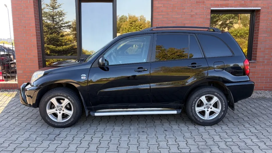 TOYOTA RAV4 -