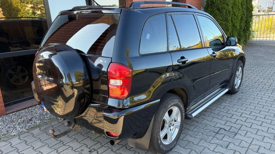 TOYOTA RAV4 -