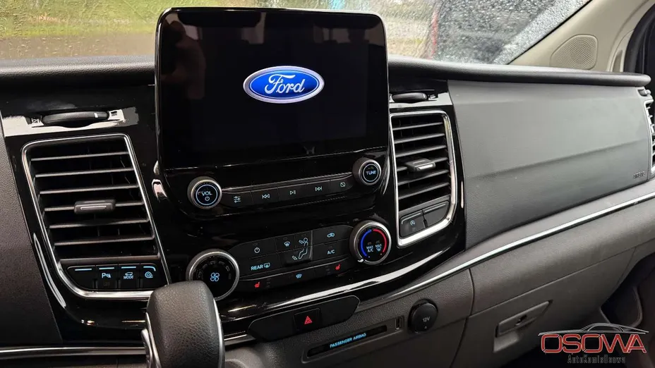 FORD Tourneo Custom -