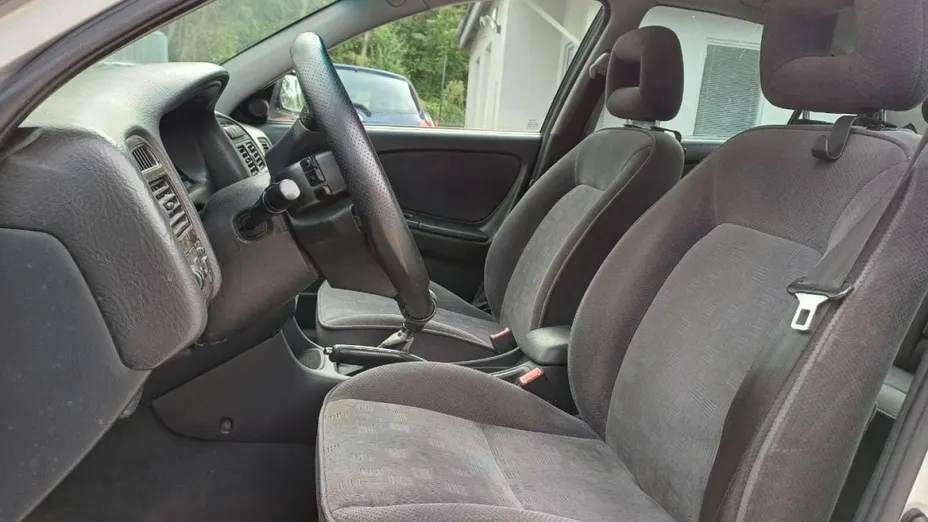 TOYOTA Avensis -