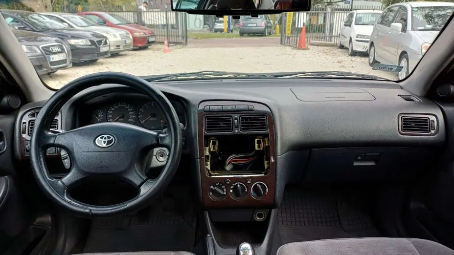 TOYOTA Avensis -