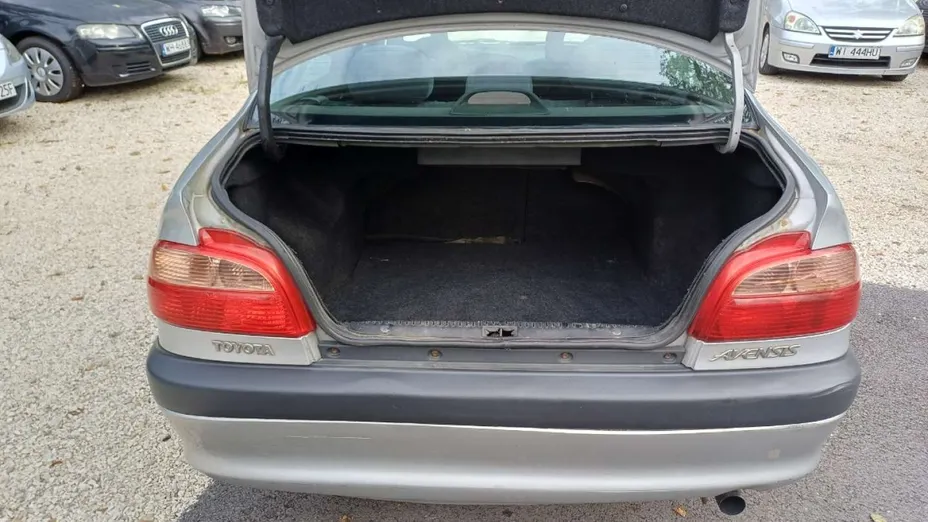 TOYOTA Avensis -