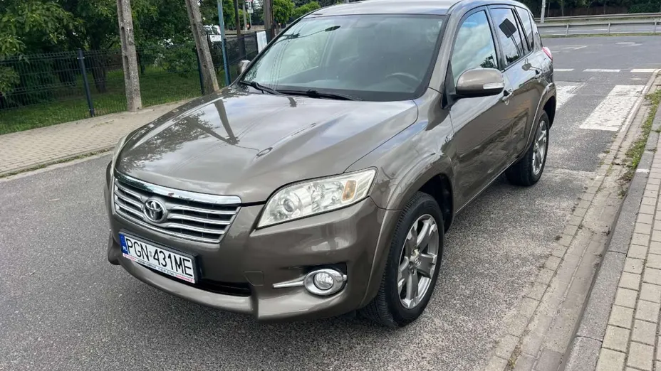 TOYOTA RAV4 -