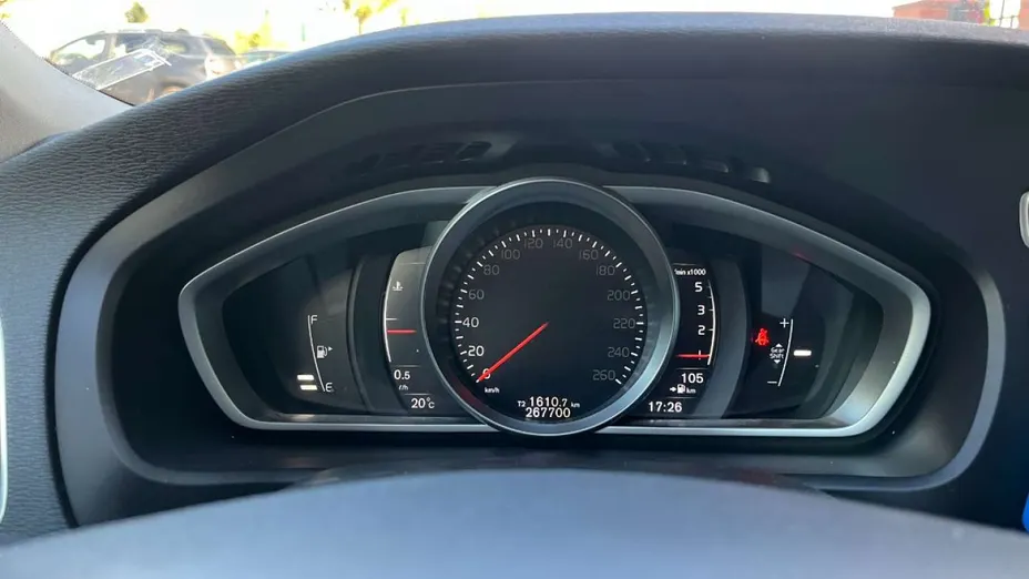 VOLVO V40 -