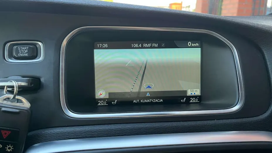 VOLVO V40 -