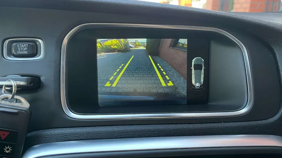 VOLVO V40 -