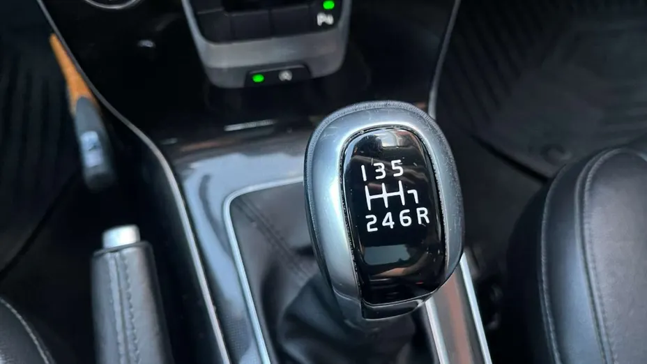 VOLVO V40 -