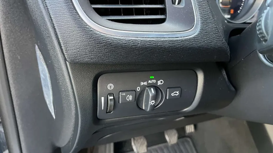 VOLVO V40 -