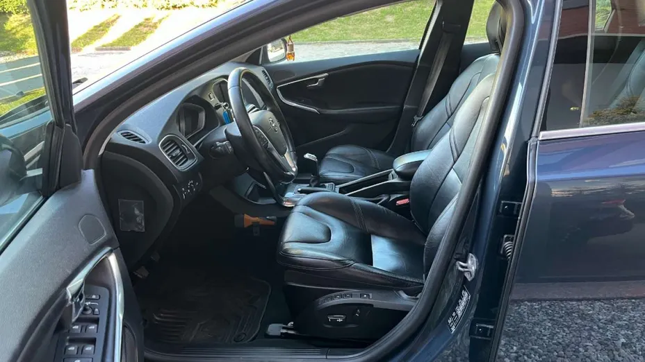 VOLVO V40 -
