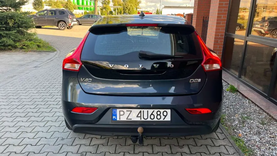 VOLVO V40 -