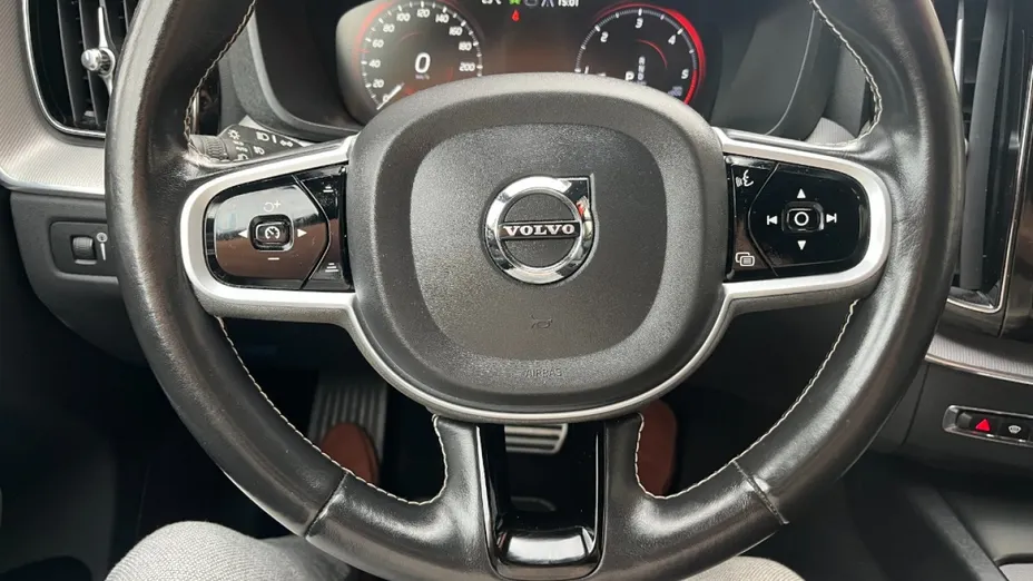 VOLVO XC60 -