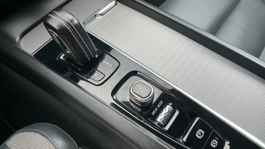 VOLVO XC60 -