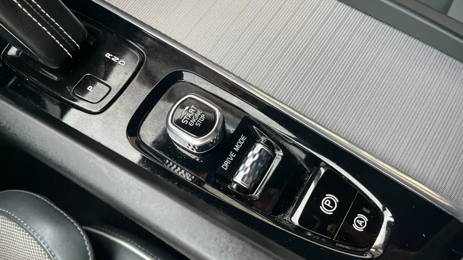 VOLVO XC60 -