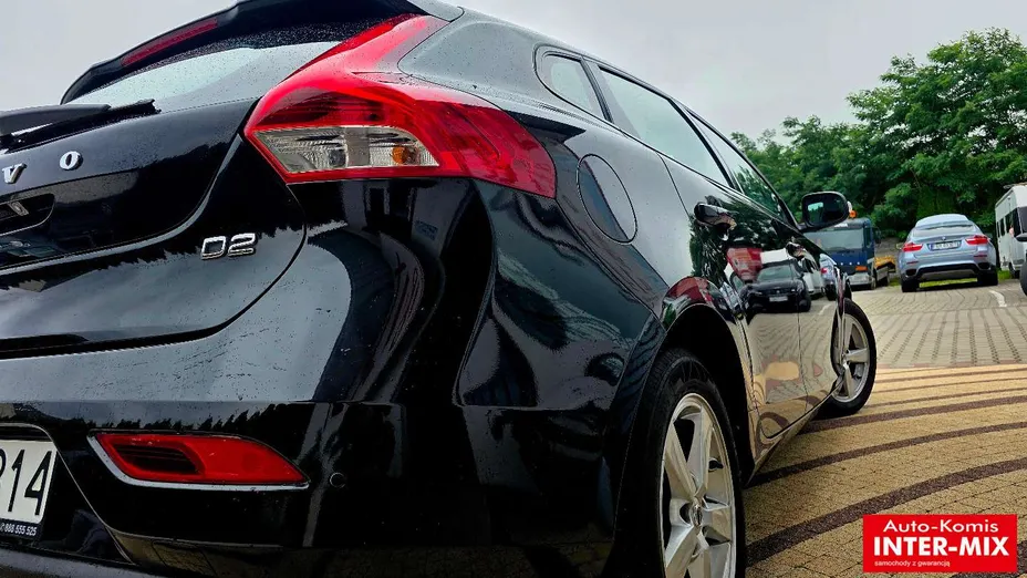 VOLVO V40 -