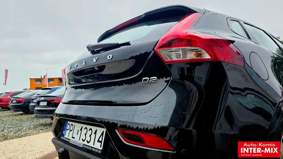 VOLVO V40 -
