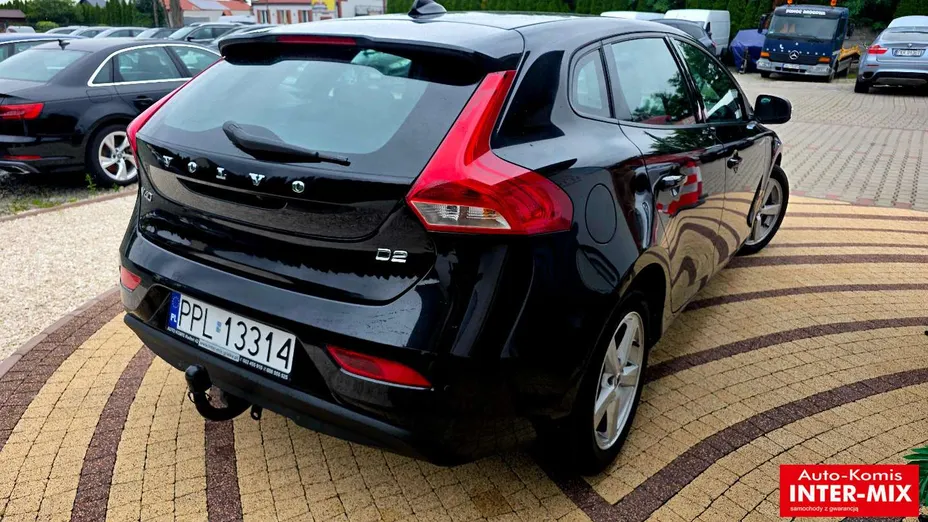 VOLVO V40 -
