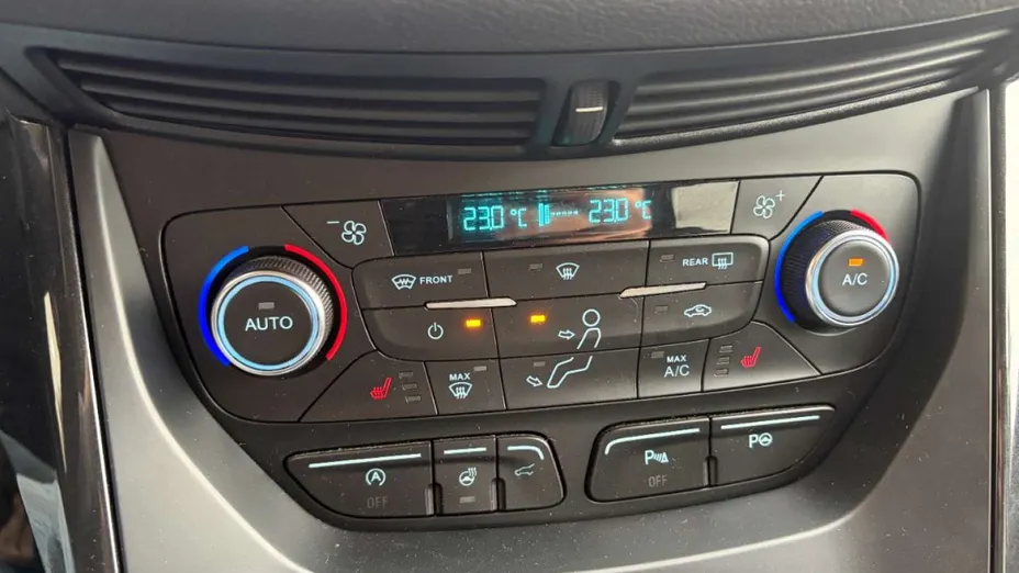FORD Kuga -
