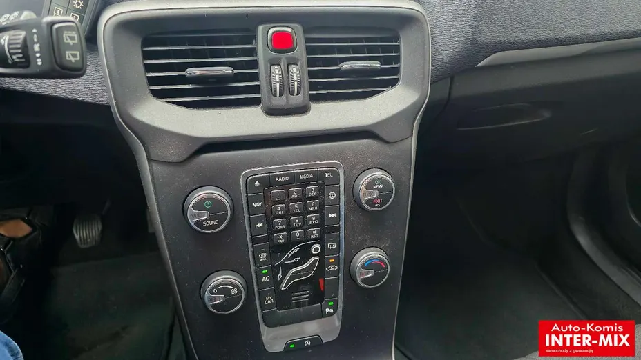 VOLVO V40 -