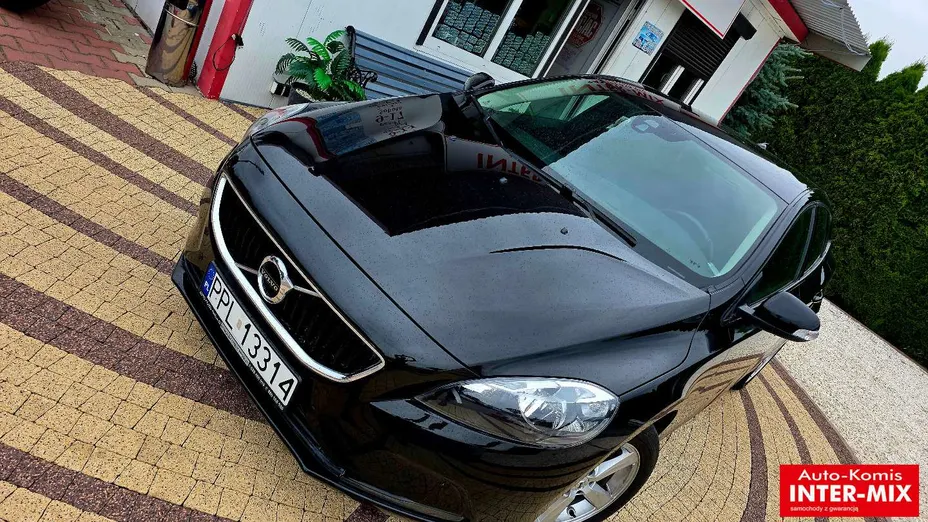 VOLVO V40 -