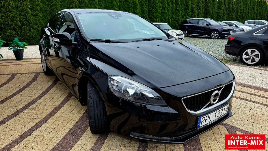VOLVO V40 -