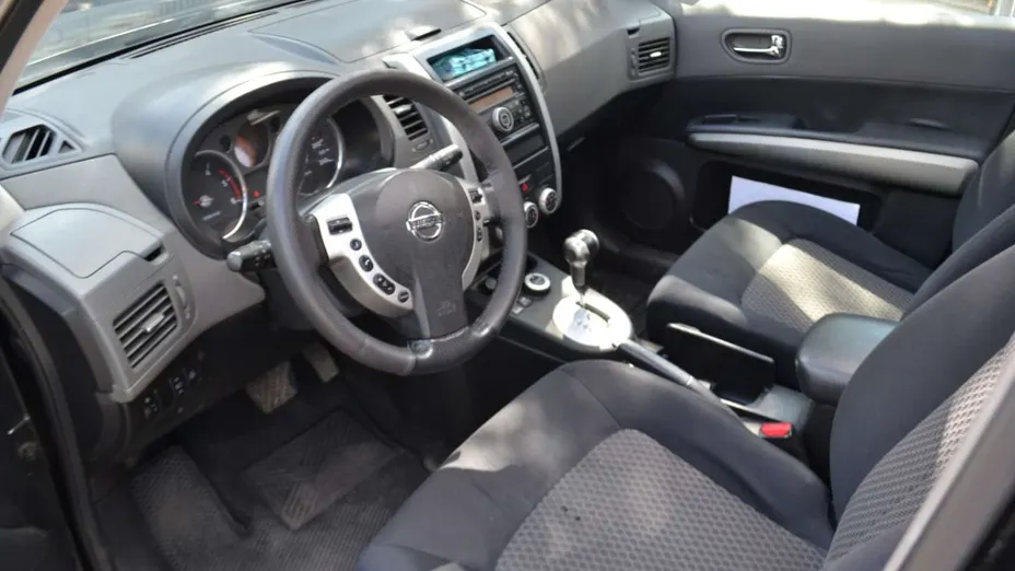 NISSAN X-Trail -