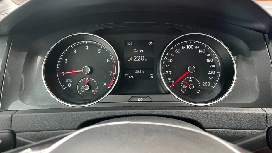 VOLKSWAGEN Golf -