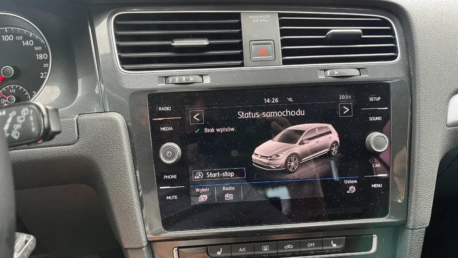VOLKSWAGEN Golf -
