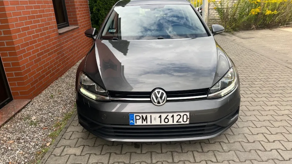 VOLKSWAGEN Golf -