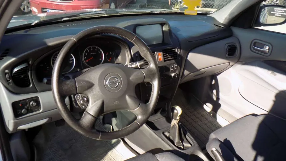 NISSAN Almera -
