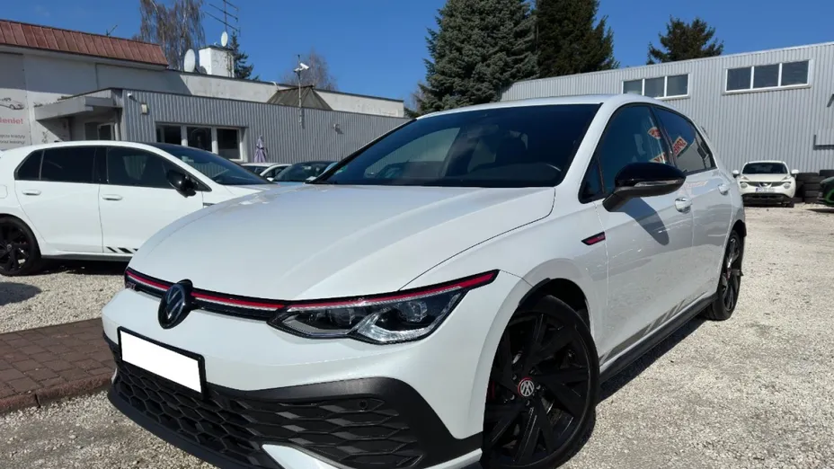 VOLKSWAGEN Golf -