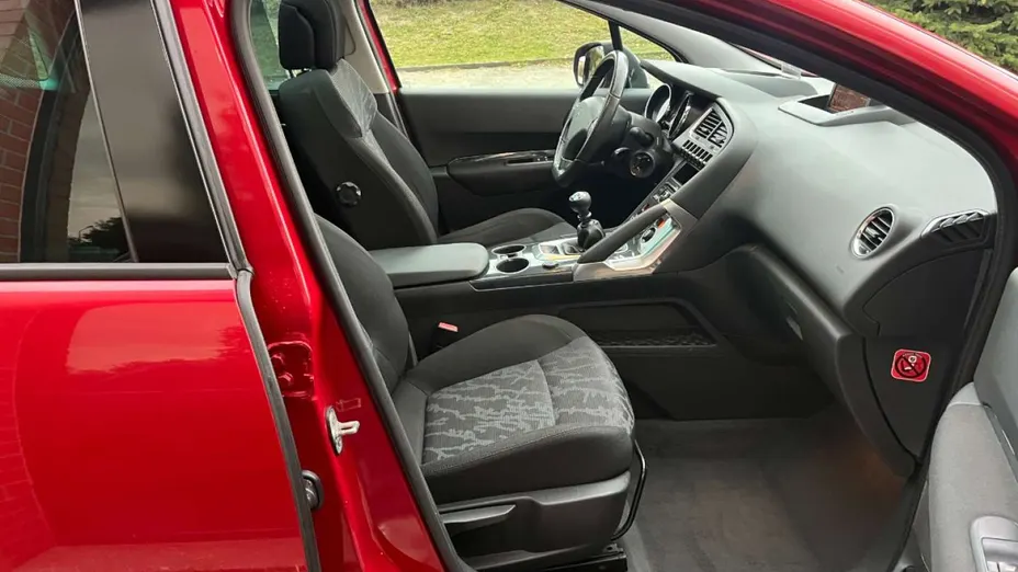 PEUGEOT 3008 -