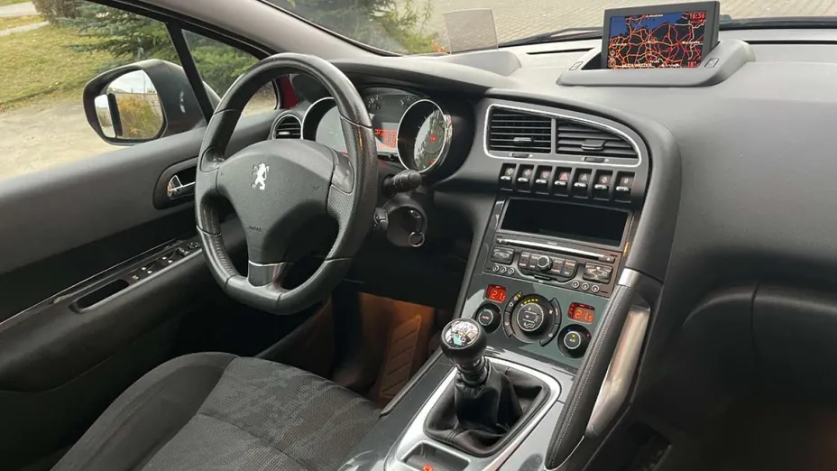 PEUGEOT 3008 -