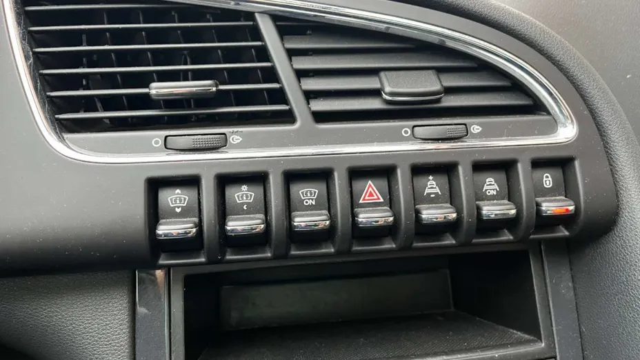 PEUGEOT 3008 -