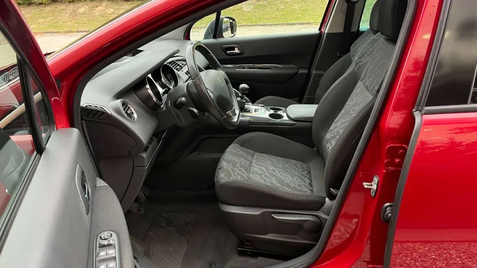 PEUGEOT 3008 -