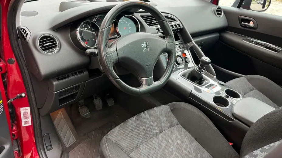 PEUGEOT 3008 -