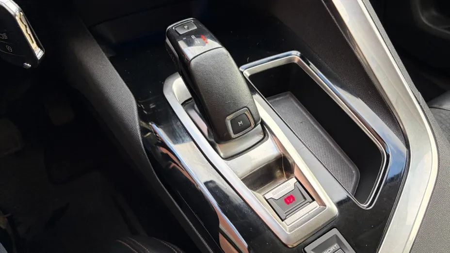 PEUGEOT 3008 -