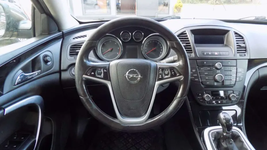 OPEL Insignia -