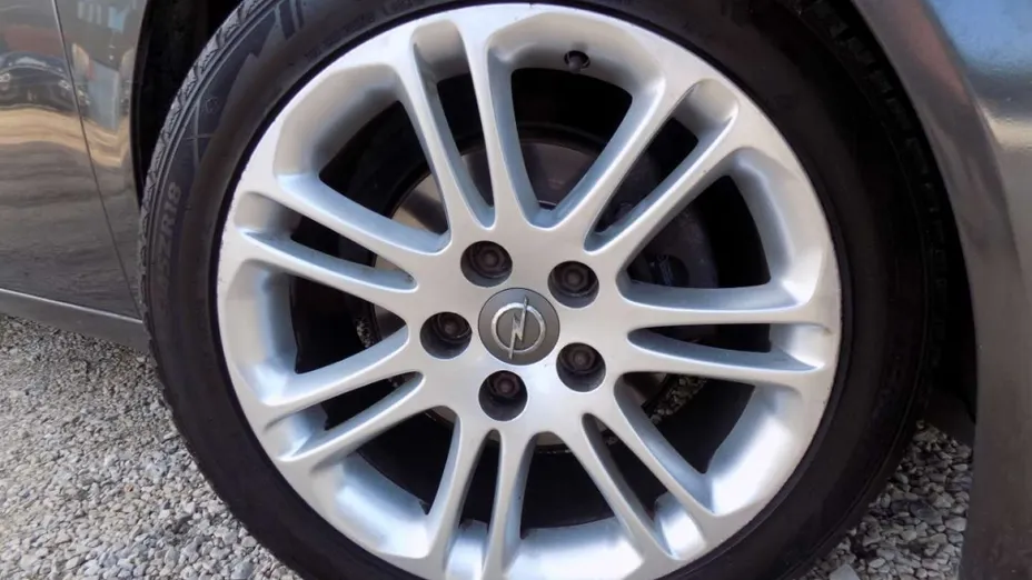 OPEL Insignia -